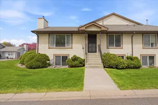 6762 Gretchen Ct N, Oakdale, MN 55128 - Photo 1