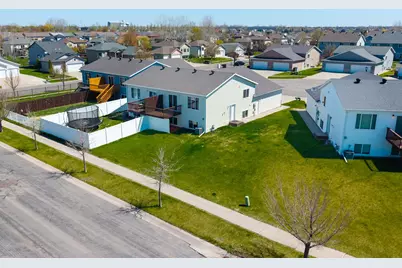 1113 39th Avenue S, Moorhead, MN 56560 - Photo 2