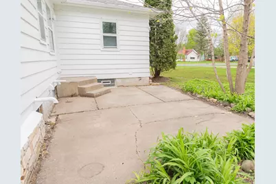 210 Shakopee Avenue E, Shakopee, MN 55379 - Photo 10