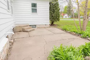 210 Shakopee Ave E, Shakopee, MN 55379 - Photo 10