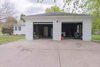 210 Shakopee Avenue E, Shakopee, MN 55379 - Photo 14