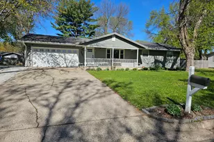 908 Woodlawn Ave, Le Sueur, MN 56058 - Photo 1
