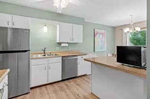 1890 Fox Ridge Dr, West Saint Paul, MN 55118 - Photo 2