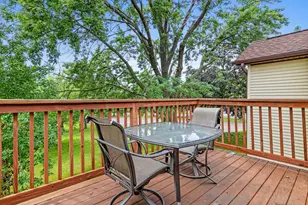 1890 Fox Ridge Dr, West Saint Paul, MN 55118 - Photo 12