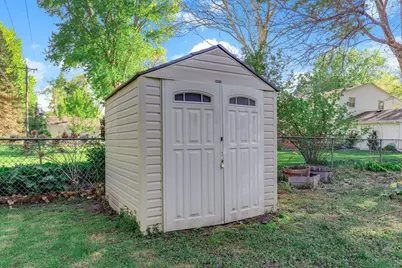 2510 Cavell Avenue N, Golden Valley, MN 55427 - Photo 22
