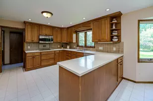 3052 Cherrywood Ct, Eagan, MN 55121 - Photo 6