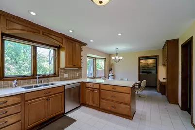 3052 Cherrywood Court, Eagan, MN 55121 - Photo 8