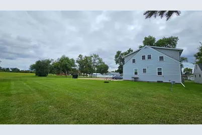 104 5th Avenue S, Wahpeton,  58075 - Photo 2