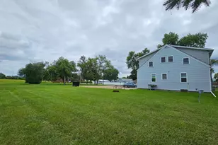 104 5th Ave S, Wahpeton,  58075 - Photo 2