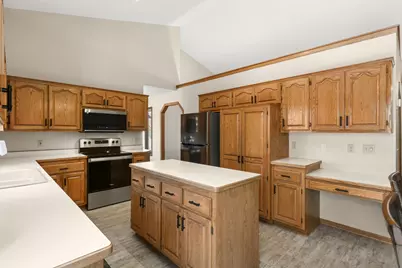 11525 Pondview Court, Champlin, MN 55316 - Photo 10
