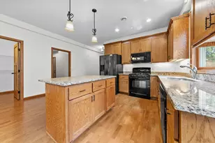 682 Bibeau Ct, Vadnais Heights, MN 55127 - Photo 8
