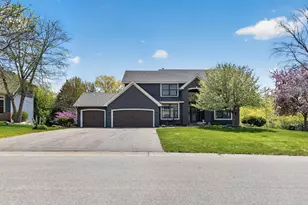 7319 Fawn Hill Rd, Chanhassen, MN 55317 - Photo 2