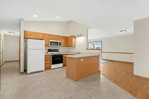 905 W Ridge Ct, New Richmond, WI 54017 - Photo 4