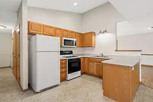 905 W Ridge Ct, New Richmond, WI 54017 - Photo 6