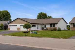 905 W Ridge Ct, New Richmond, WI 54017 - Photo 2