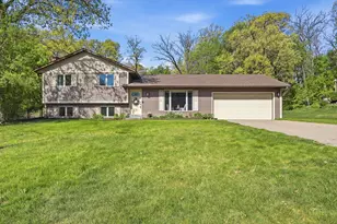 12997 Euclid Ave, Apple Valley, MN 55124 - Photo 4