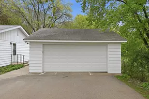 4109 Windridge Cir, Hopkins, MN 55305 - Photo 2