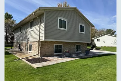 446 Hawes Avenue, Vadnais Heights, MN 55127 - Photo 2