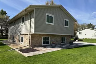 446 Hawes Ave, Vadnais Heights, MN 55127 - Photo 2
