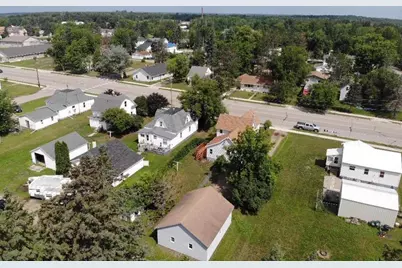 317 Minnesota Avenue E, Sebeka, MN 56477 - Photo 6
