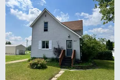 317 Minnesota Avenue E, Sebeka, MN 56477 - Photo 2