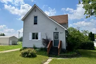 317 Minnesota Ave E, Sebeka, MN 56477 - Photo 1
