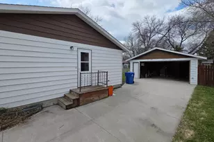806 N 29 Street N, Fargo, ND 58102 - Photo 4