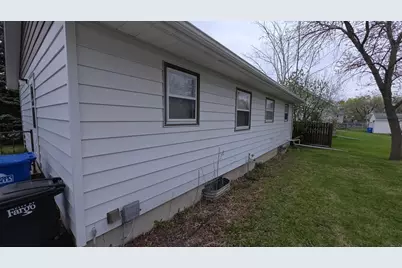 806 N 29 Street N, Fargo, ND 58102 - Photo 6