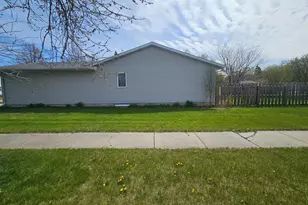 323 3rd Ave S, Wahpeton,  58075 - Photo 4