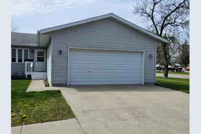 323 3rd Avenue S, Wahpeton,  58075 - Photo 2