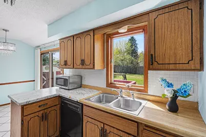 7617 Lee Avenue N, Brooklyn Park, MN 55443 - Photo 6