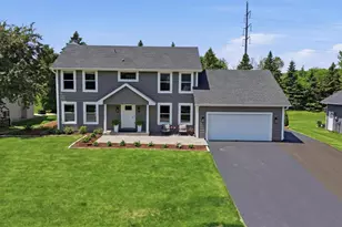 2734 Shadow Wood Ct, Chaska, MN 55318 - Photo 2
