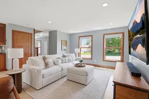 2734 Shadow Wood Ct, Chaska, MN 55318 - Photo 14