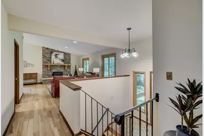 10 High Circle Way, North Oaks, MN 55127 - Photo 2