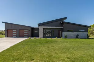 11 S Pointe Ct, North Mankato, MN 56003 - Photo 2