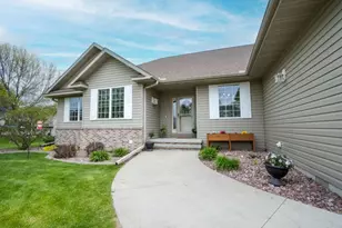 2346 Abbywood Ln, North Mankato, MN 56003 - Photo 2