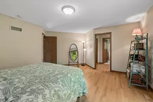 10416 Briar Cir, Bloomington, MN 55437 - Photo 14