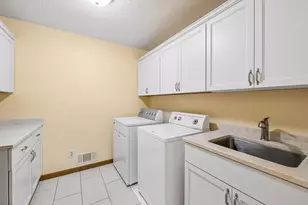 10416 Briar Cir, Bloomington, MN 55437 - Photo 16