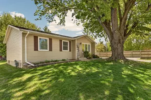 1922 9 1/2 Ave SE, Rochester, MN 55904 - Photo 2