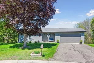 2085 Austin Cir, Shakopee, MN 55379 - Photo 2