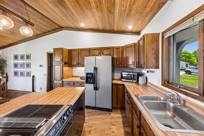 2085 Austin Circle, Shakopee, MN 55379 - Photo 12