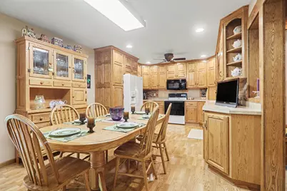 806 6th Avenue SE, Pipestone, MN 56164 - Photo 8