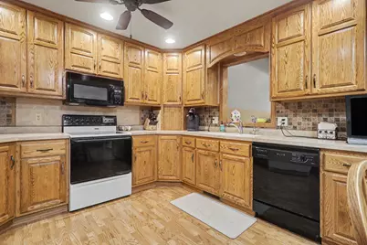 806 6th Avenue SE, Pipestone, MN 56164 - Photo 12