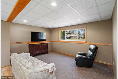 3220 Marlin Avenue, Vadnais Heights, MN 55127 - Photo 14