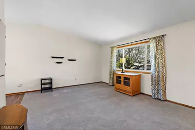 3220 Marlin Avenue, Vadnais Heights, MN 55127 - Photo 4