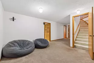 10270 Arrowwood Dr, Eden Prairie, MN 55347 - Photo 24
