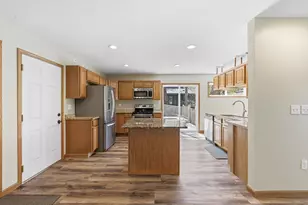 71 B St, Saint Paul, MN 55106 - Photo 6