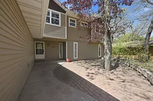 71 B St, Saint Paul, MN 55106 - Photo 4