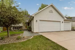 2516 Colleen Ln NE, Rochester, MN 55906 - Photo 2