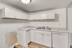 1001 28th St N, Fargo, ND 58102 - Photo 2